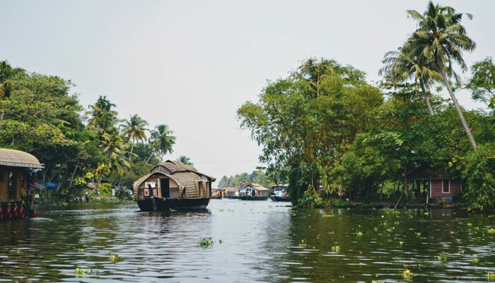 Munnar  Thekkady  Kumarakam  Alleppey